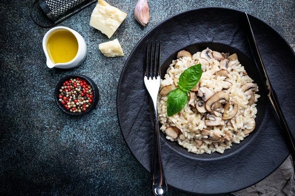 ¿Cómo preparar un risotto cremoso de azafrán?