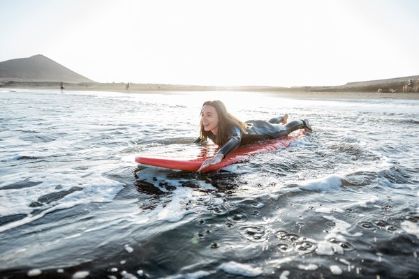 Descubre los equipos wingfoil de alto rendimiento de SROKA